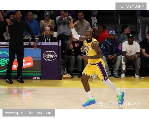 NBA球星带队友吃火锅辣哭：体育明星的真实情谊与火锅魔力