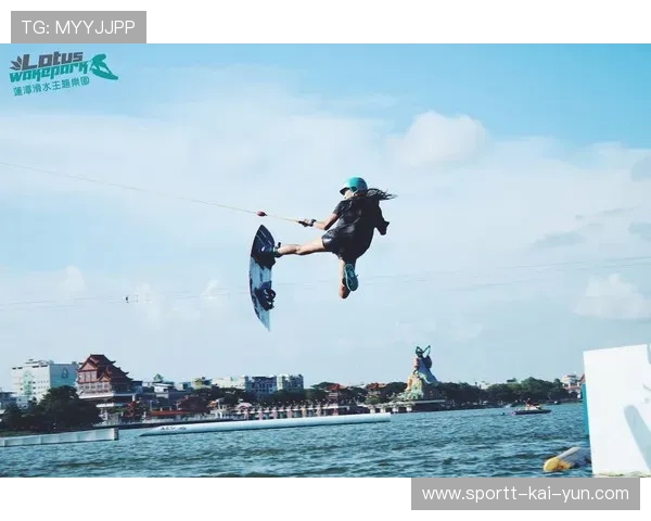 “东桃花岛赛场:缆绳滑水展现飞翔与技巧的完美结合” “东桃花岛赛场:缆绳滑水展现飞翔与技巧的完美结合”